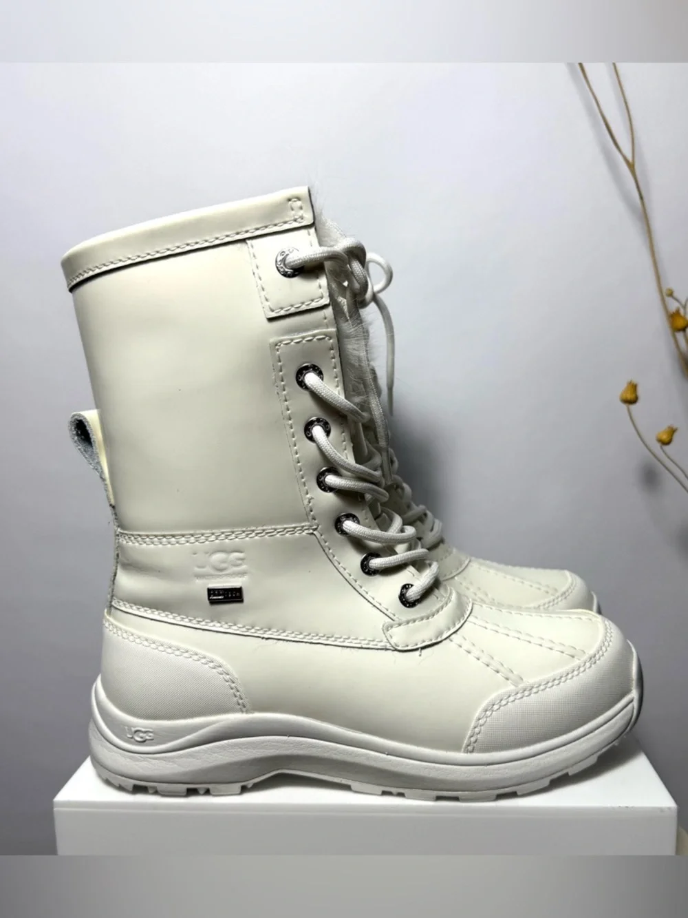UGG Adirondack lll Patent Boot in All White Lace-Up Winter Ankle Boots | Size 6